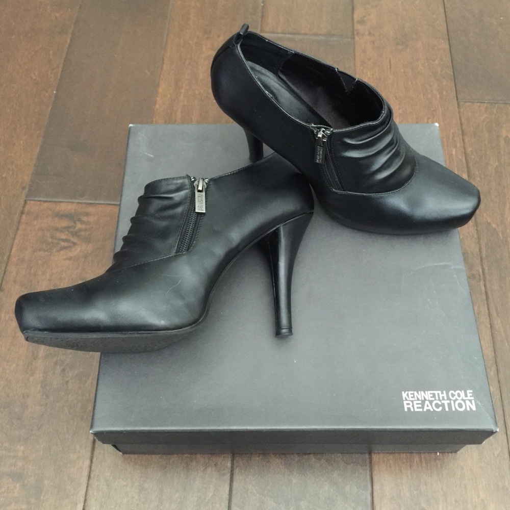 Kenneth Cole Reaction Black, super soft and comfy