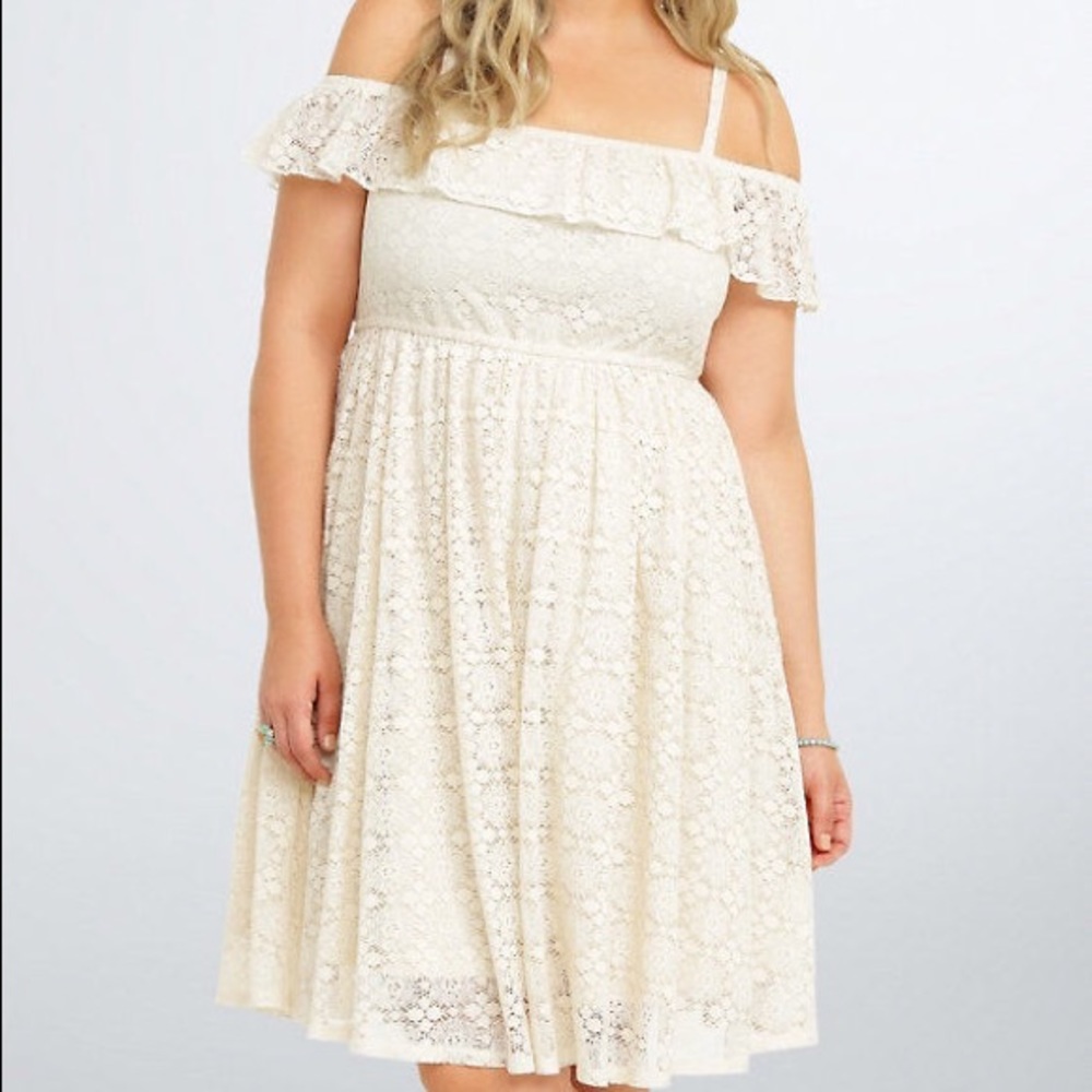Torrid ivory lace off shoulder dress BN size 3