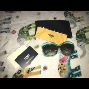 1 DAY SALE🎉🎉🎉🎉2016 collection fendi sunglasses