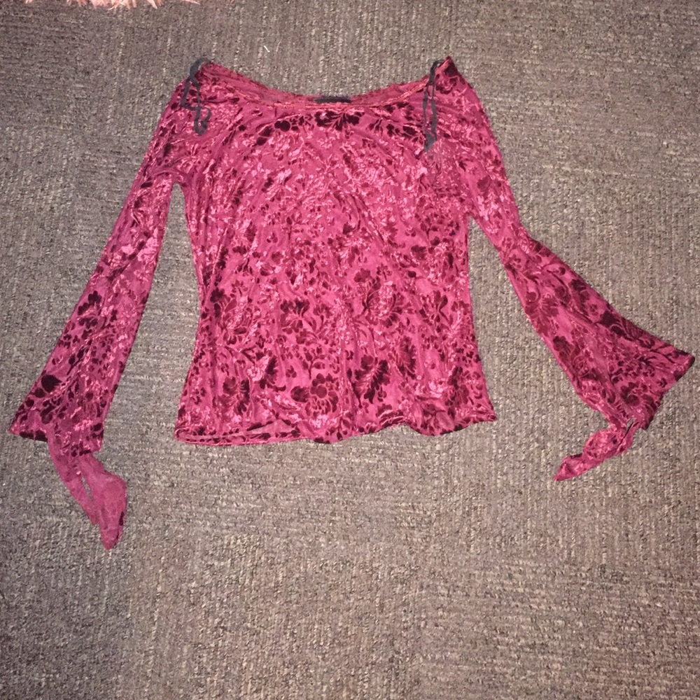 Long-sleeved Red Velvet top
