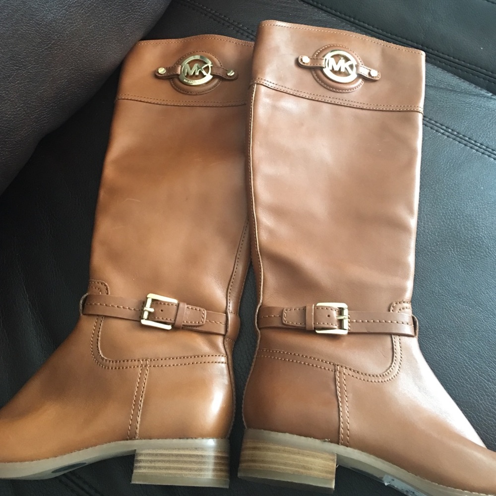 Michael Kors boots never worn !! Very cute