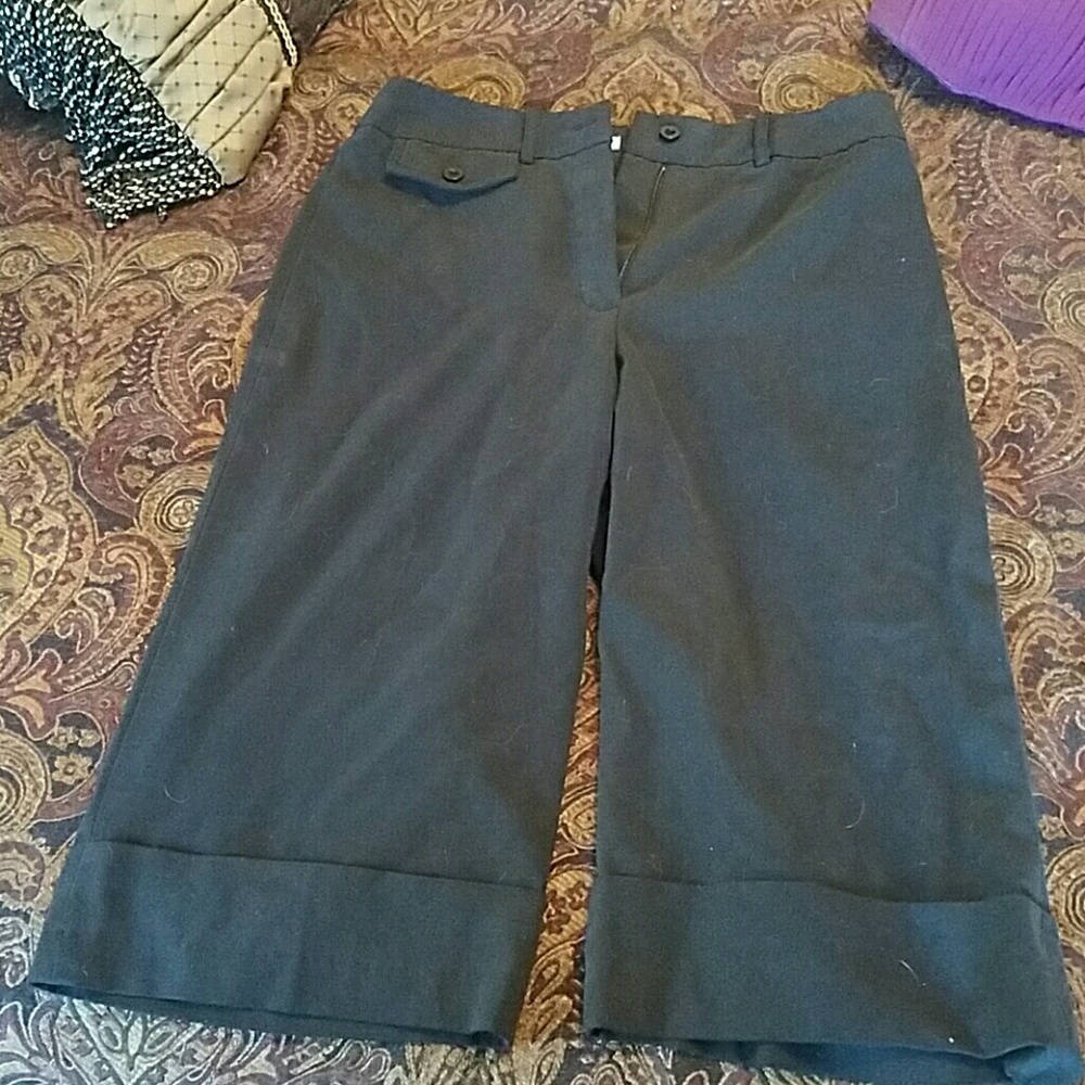 Capris work pants.