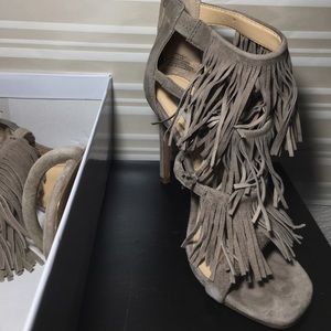 🆕 Steve Madden Fringly Taupe Suade 7.5