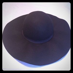 Black floppy hat