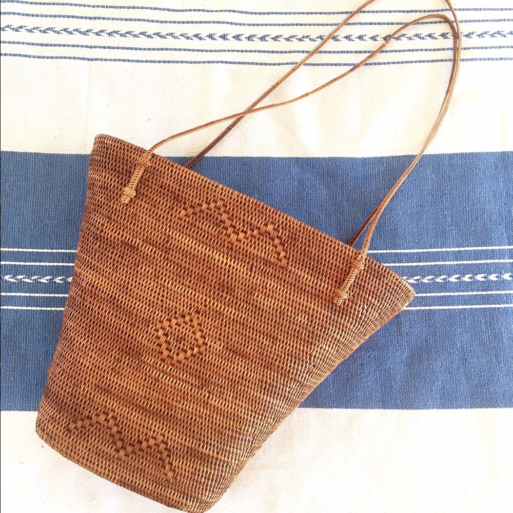 Vintage woven basket open-air shoulder bag