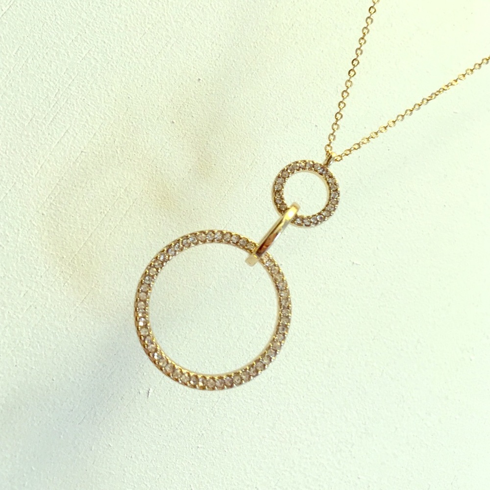 Circular glam necklace