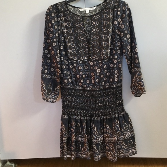 Dress - Picture 1 of 2