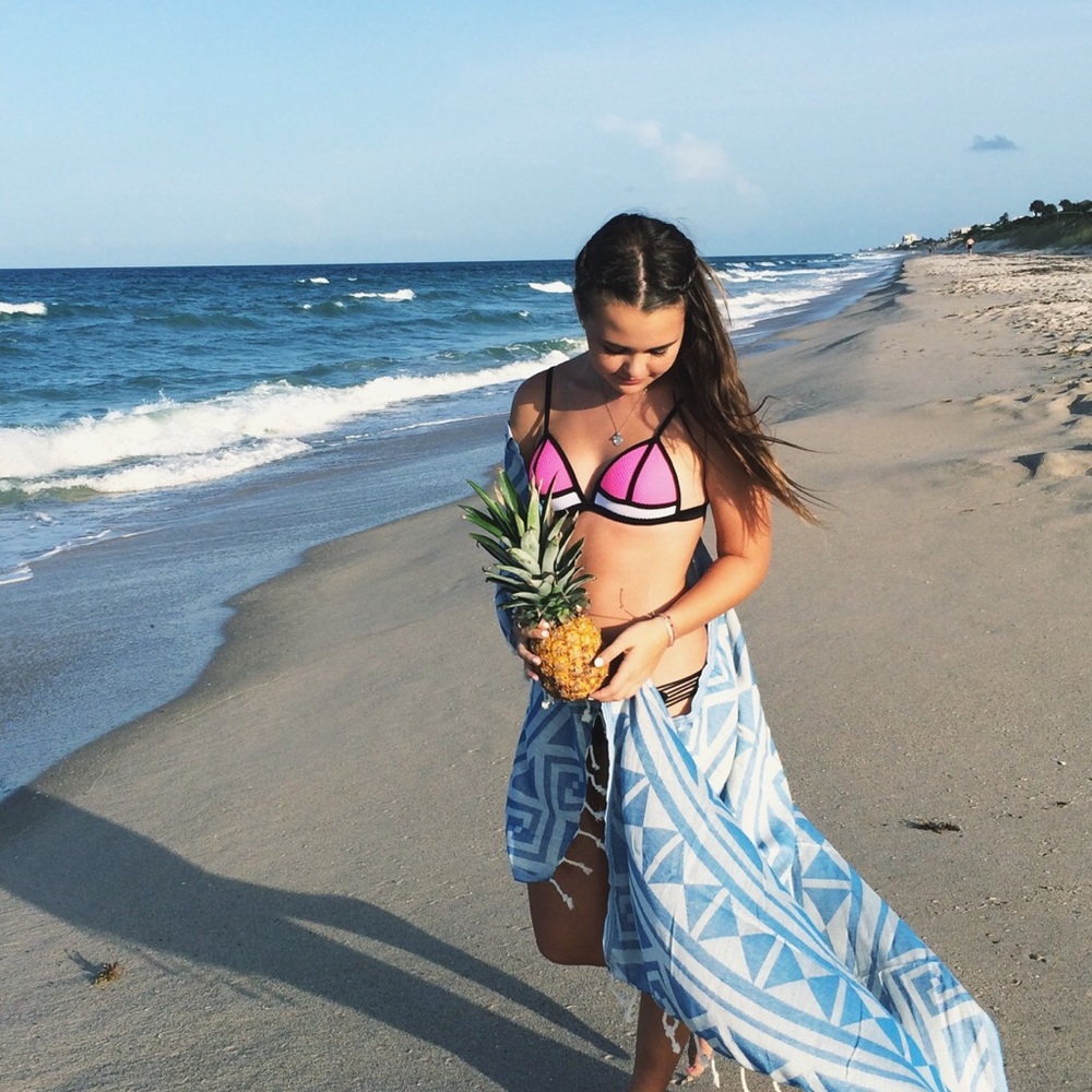Pink triangle top