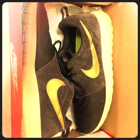 Nike Roshe Run - Picture 1 of 4