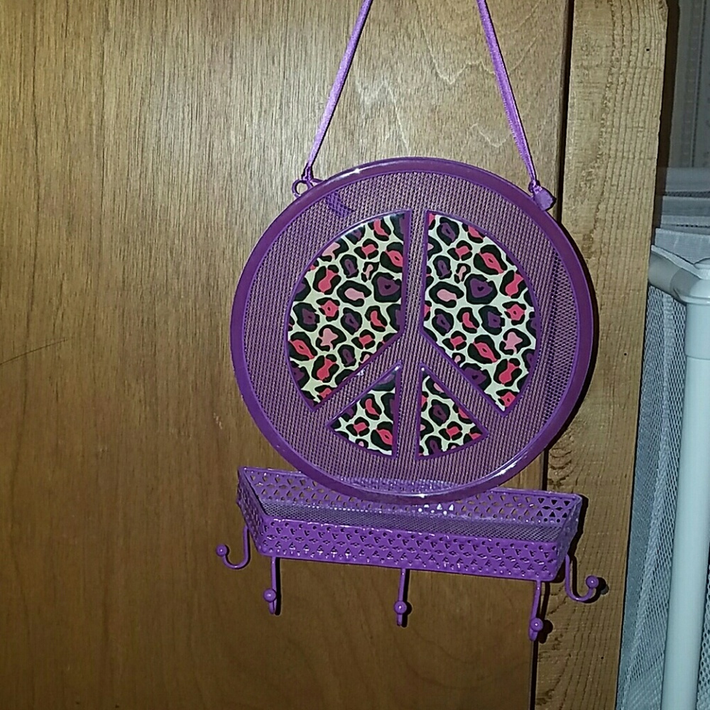 necklace holder