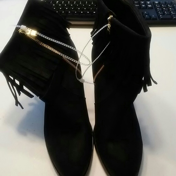 Lauren Ralph Lauren Shoes - Lauren Ralph Lauren suede fringe ankle bootie Lauren Ralph Lauren Shoes - Lauren Ralph Lauren suede fringe ankle bootie