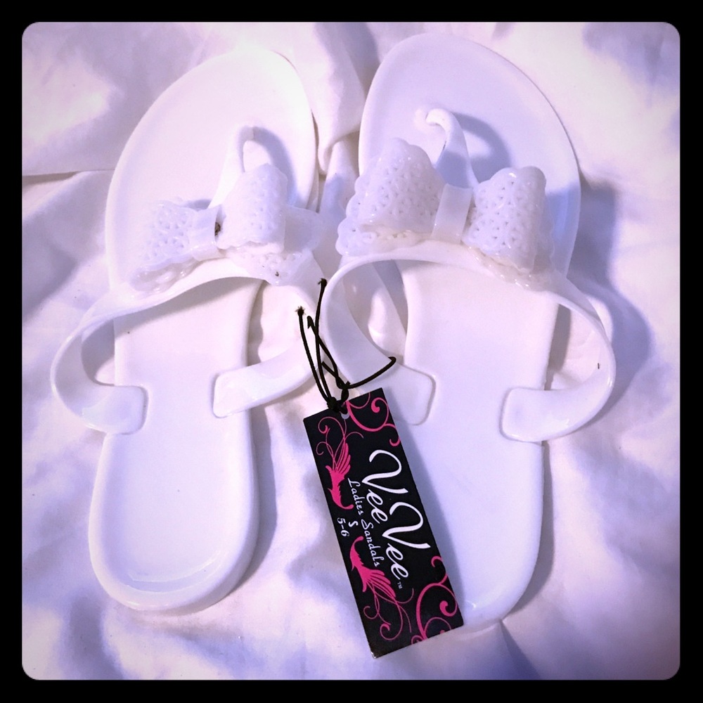 🌥 CUTE PLASTIC WHITE SANDALS 🌥