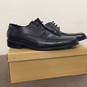 Men's black leather dress shoes