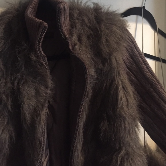 Faux fur sweater and hand warmer. - Picture 2 of 4