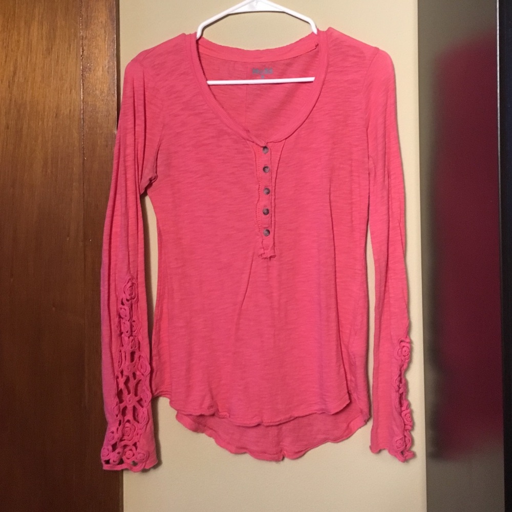 Long sleeve lacey sleeved shirt