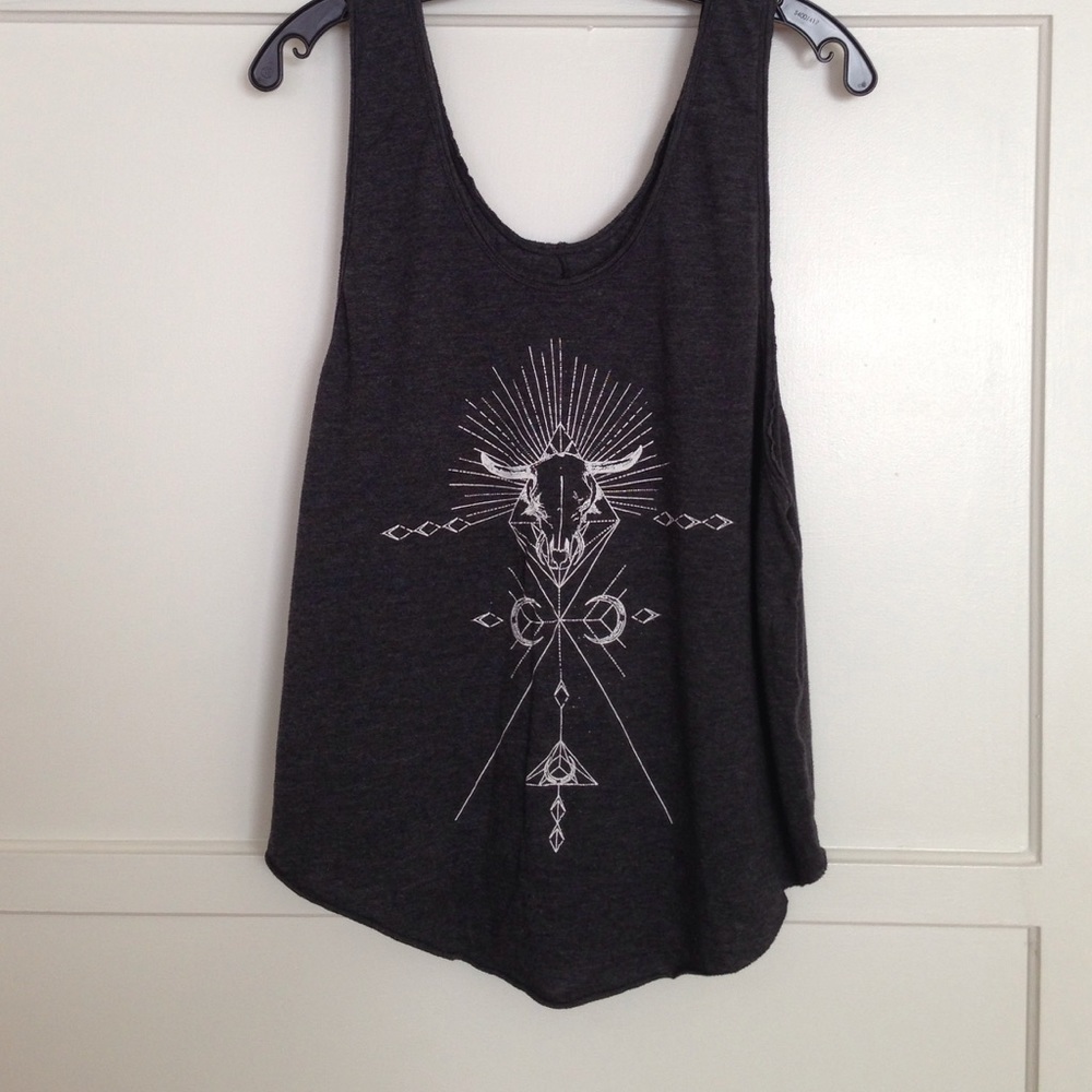 Soft graphic tank top / knot sisters