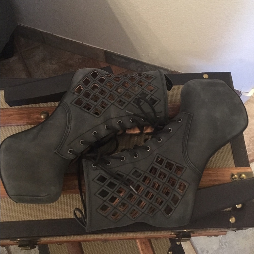 Jeffrey Campbell Spade - Picture 2 of 4