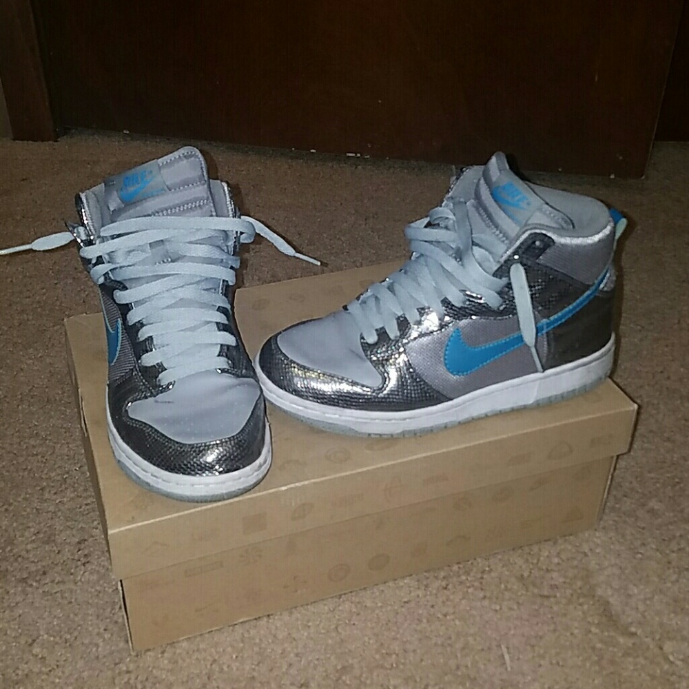 Woman's Nike Dunk Hightop Premium Shoes
