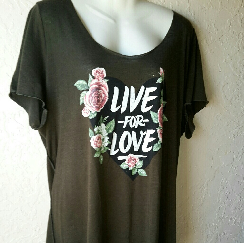 *☆*HP*☆* Torrid PLUS SIZE 2X T-SHIRT