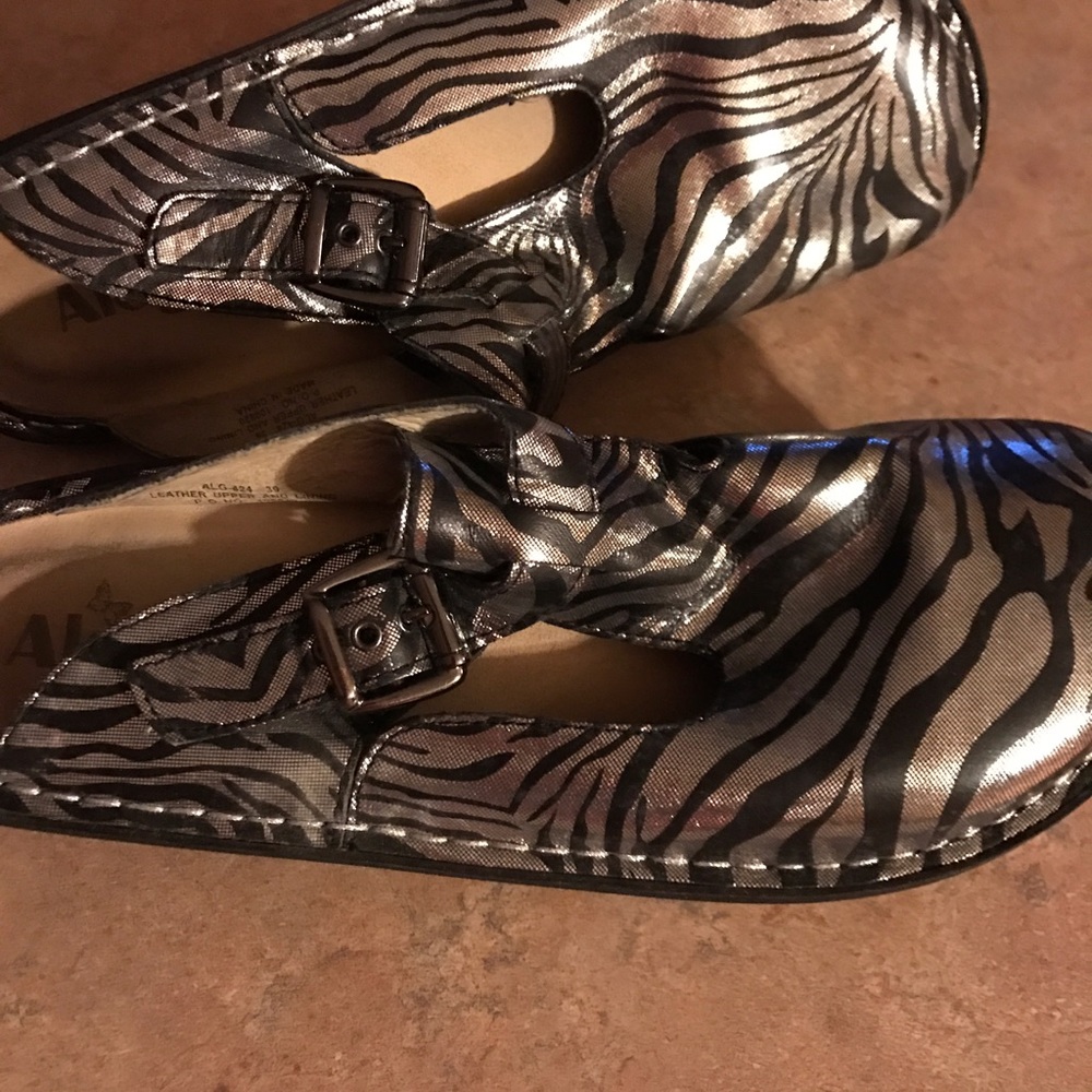 Algeria Nursing shoes size 39