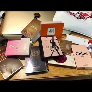 SOLD🚫Women perfume sampler bundle 15 samples