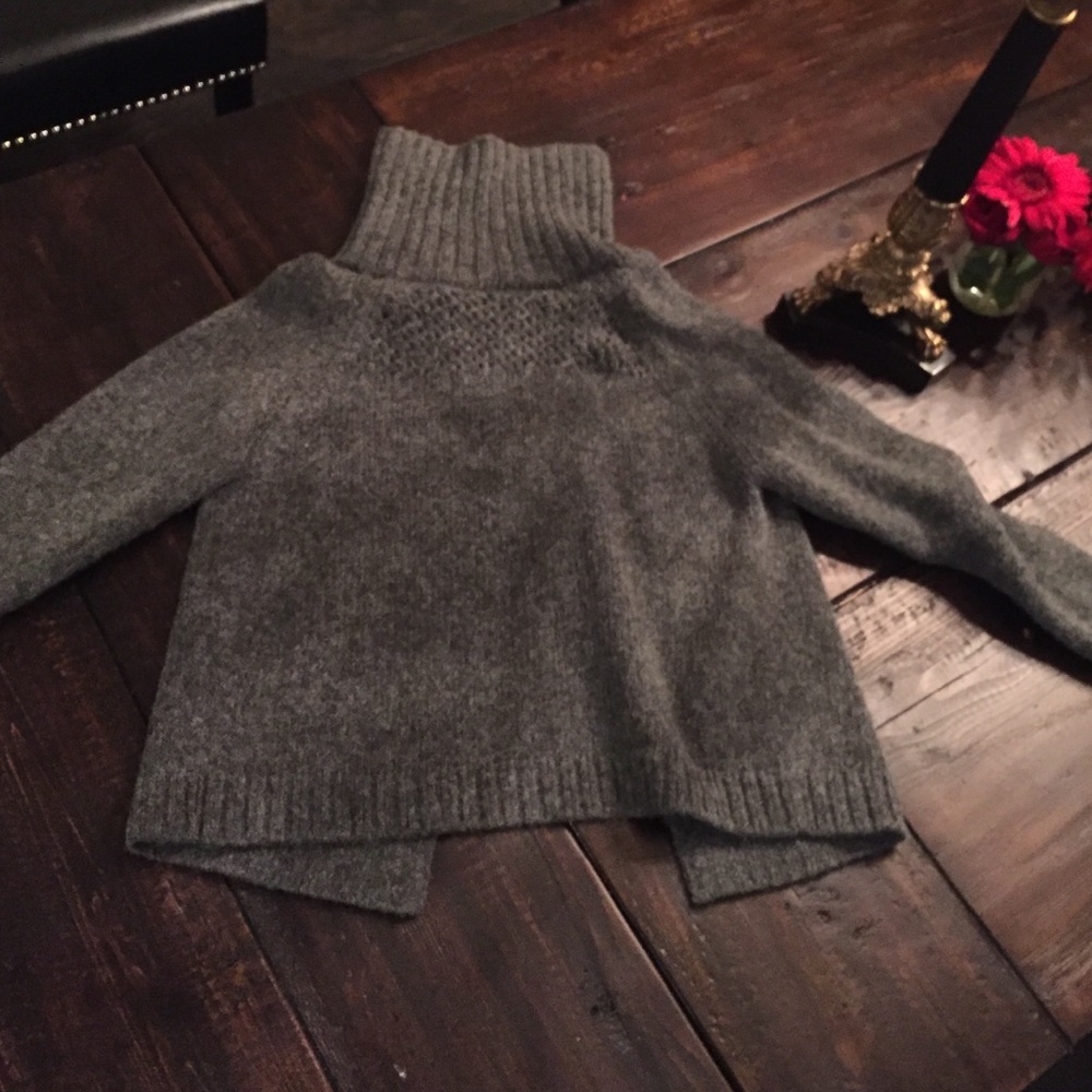 Gorgeous alpaca sweater with fly away back detail
