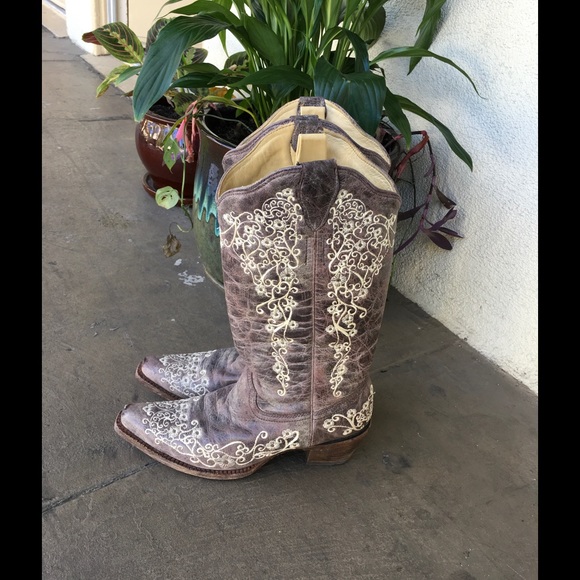 corral vintage Shoes - Corral Vintage Embroidered Boots