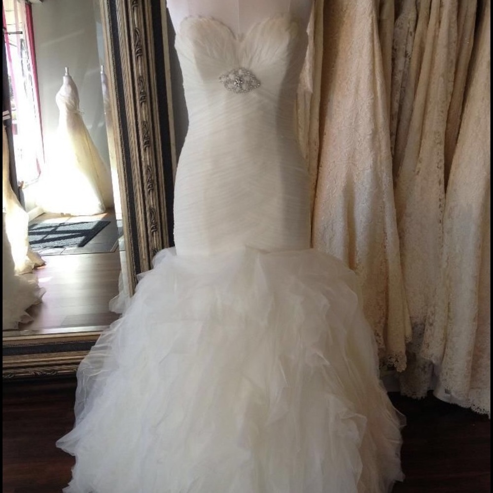 La Sposa by Pronovias Mirra Mermaid Wedding Dress