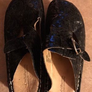 Croft and Barrow Nursing shoes size 9