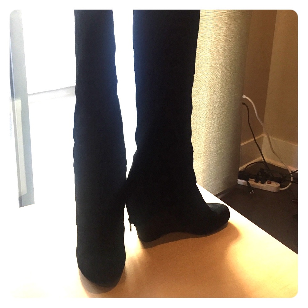 Fergie high black suede boots