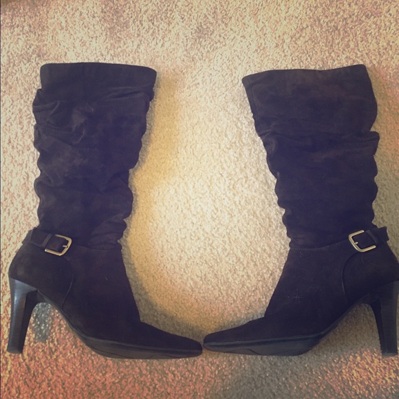Brown suede boots - Picture 1 of 4