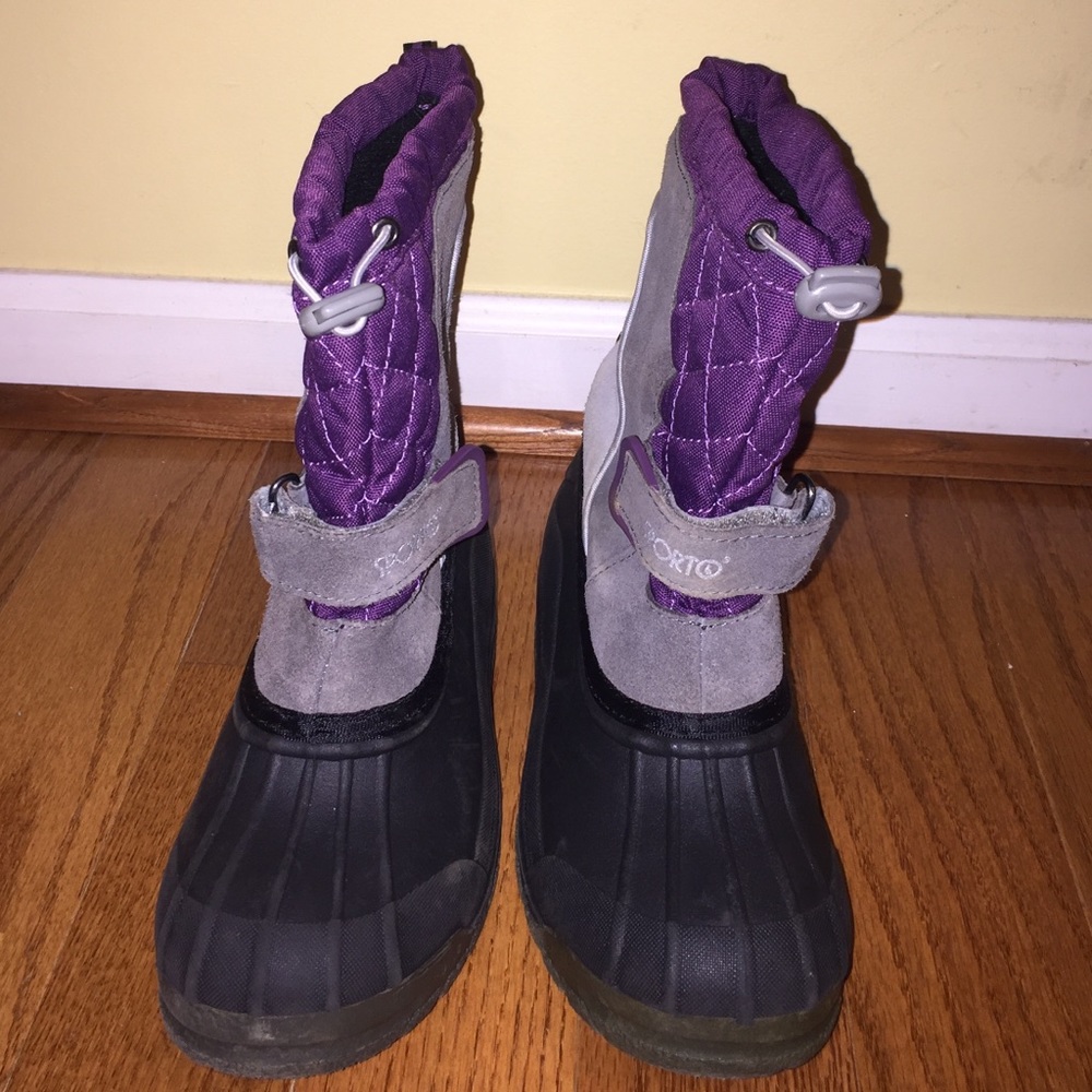 SNOW BOOTS... girl size 2/3