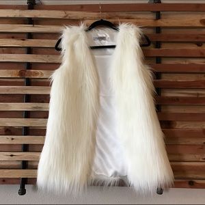 Mao City White Faux Fur Vest