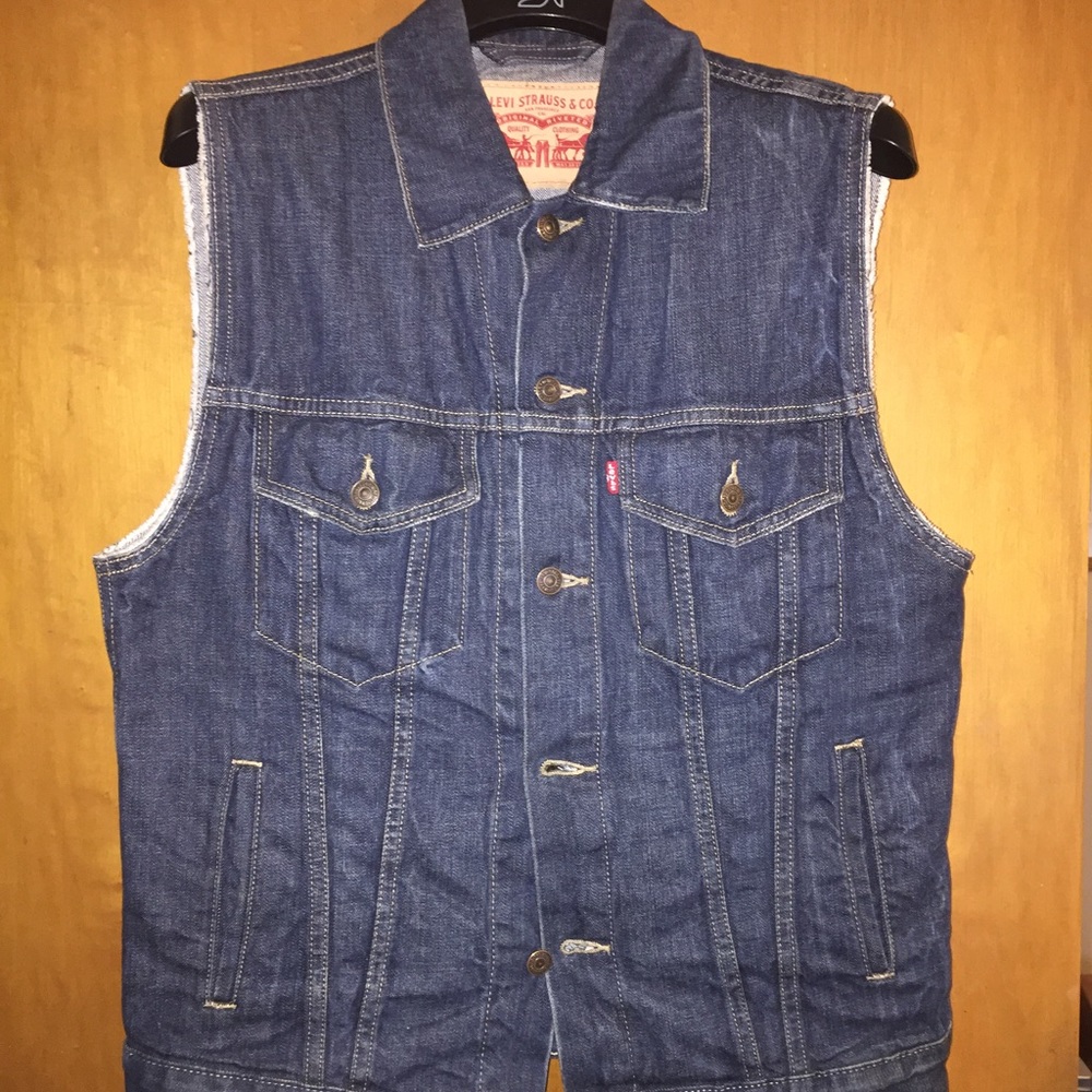 Men's Levi's SIZE MED Denim Vest Distressed style