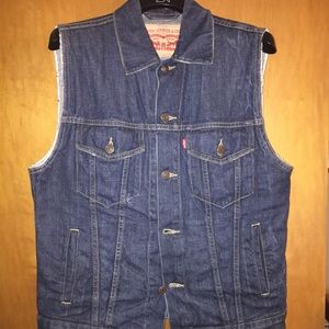 Men's Levi's SIZE MED Denim Vest Distressed style