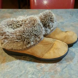 Isotoner house shoes. Sz 8.5-9