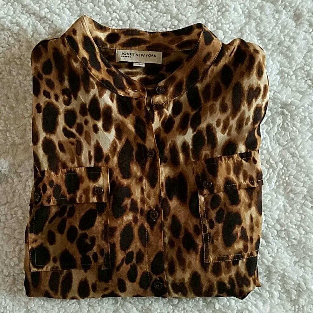 Animal print button down blouse sz. L