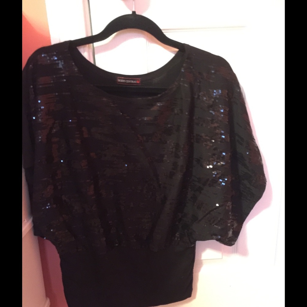 Body central black sequined top