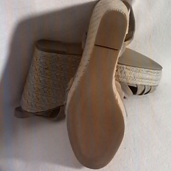 NWOB Steve Madden Wedges - Picture 2 of 4