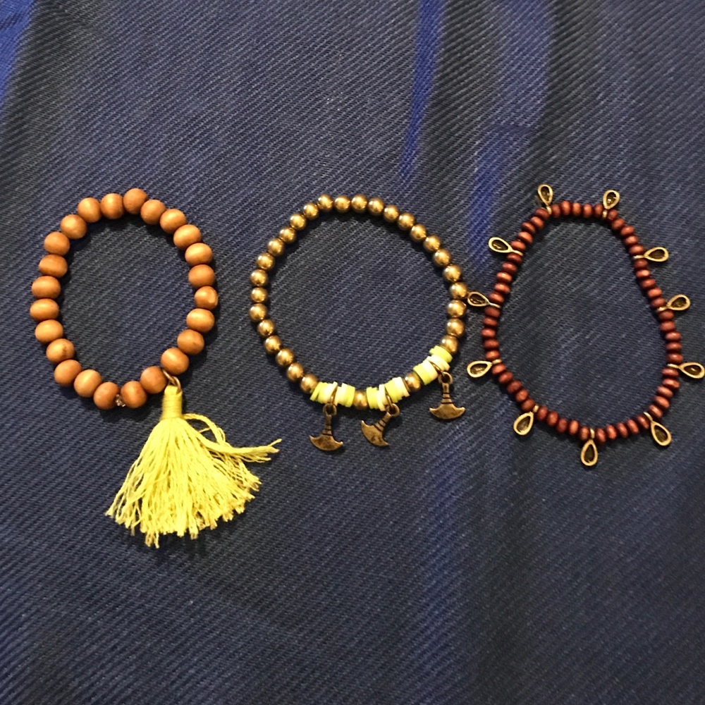Set of 3 wooden a metal stretch bracelets