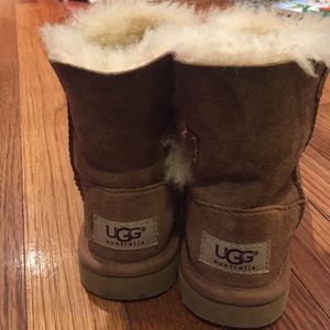 Lightly worn size 8 toddler authentic uggs.