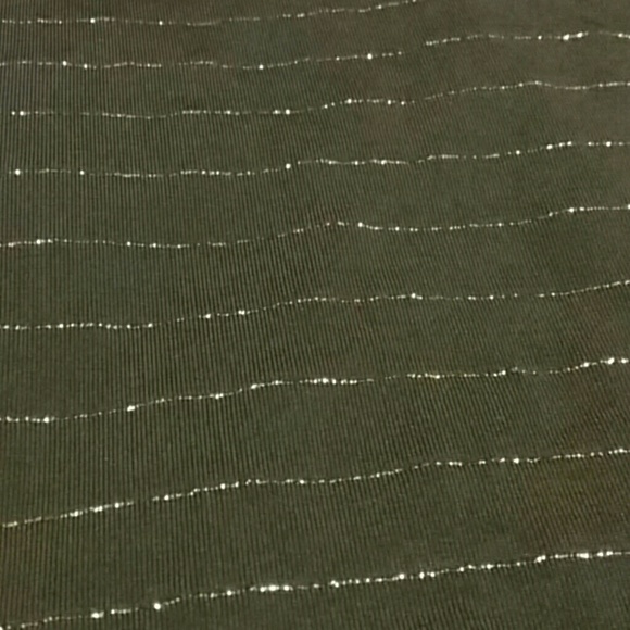 Black top - Picture 2 of 2