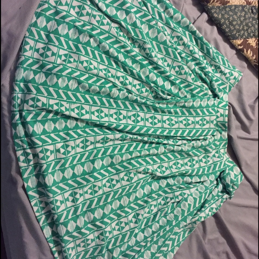 So cute green & white Aztec print LLR XL Madison
