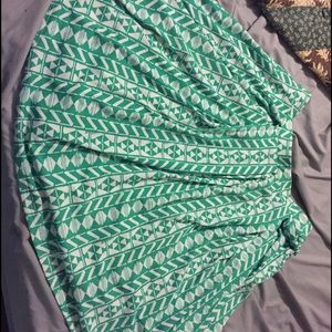 So cute green & white Aztec print LLR XL Madison