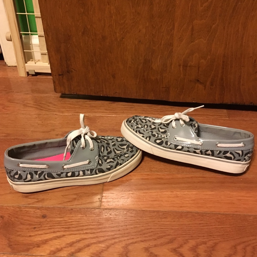 Grey toned Cheetah Sperry