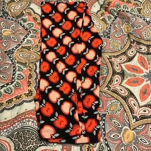 Brand New Apple Leggings!  OS