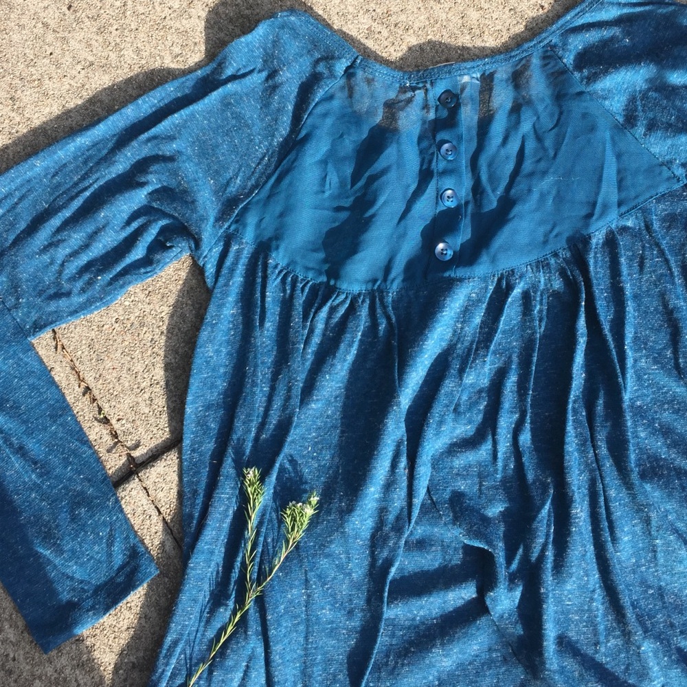 Beautiful blue open-back shirt. Never worn