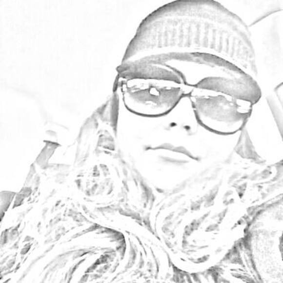 Meet your Posher, Katie - Picture 1 of 1