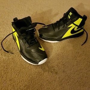 Boys black and yellow nikes