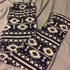 So SOFT black and white Aztec print leggings